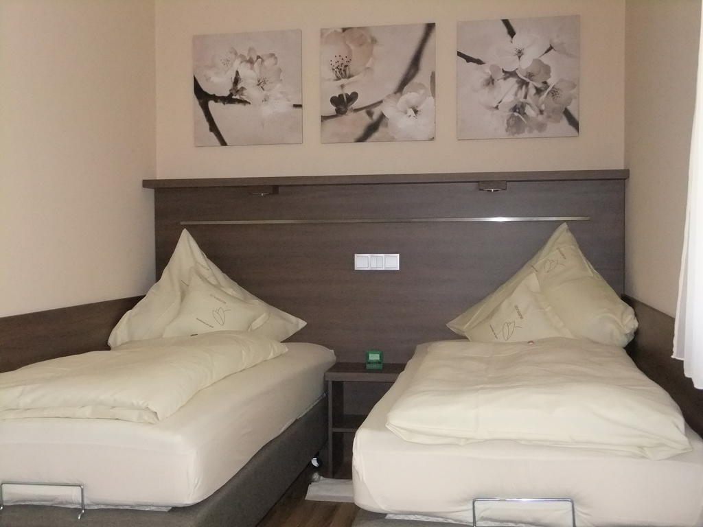 Aparthotel Christine Bad Fussing Ruang foto