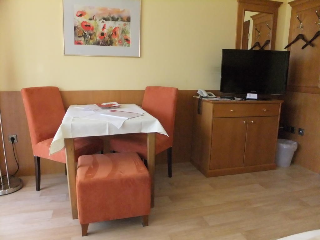 Aparthotel Christine Bad Fussing Ruang foto