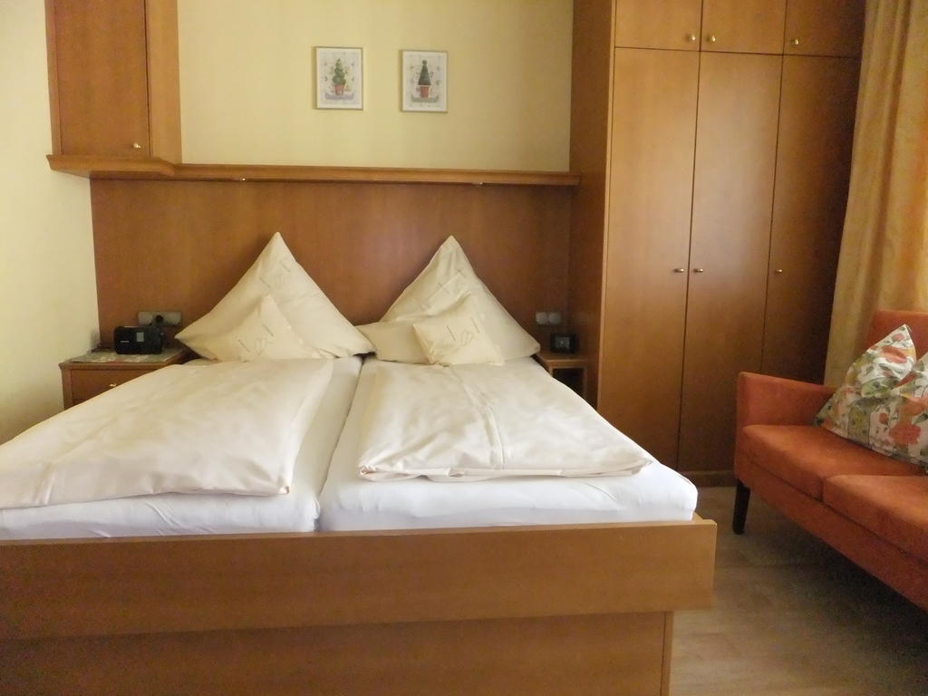 Aparthotel Christine Bad Fussing Ruang foto