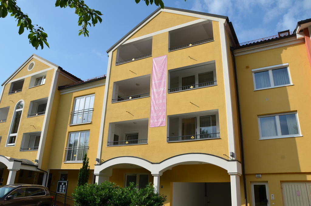 Aparthotel Christine Bad Fussing Bagian luar foto