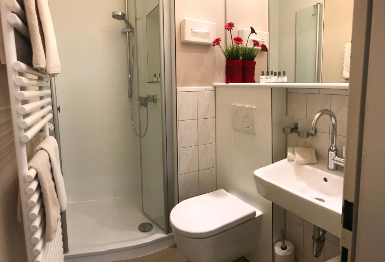 Aparthotel Christine Bad Fussing Bagian luar foto